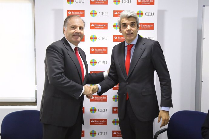 Pedro Alonso Gil, de Santander Universidades, y José Luis Gullén, de CEU