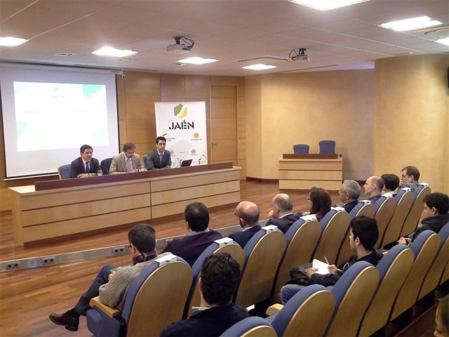 Presentación de la jornada de 'De Jaén' con el cofundador de Innovasur-Blaveo.