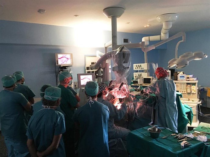 Técnica de resección de tumores cerebrales con fluorescencia en el Regional