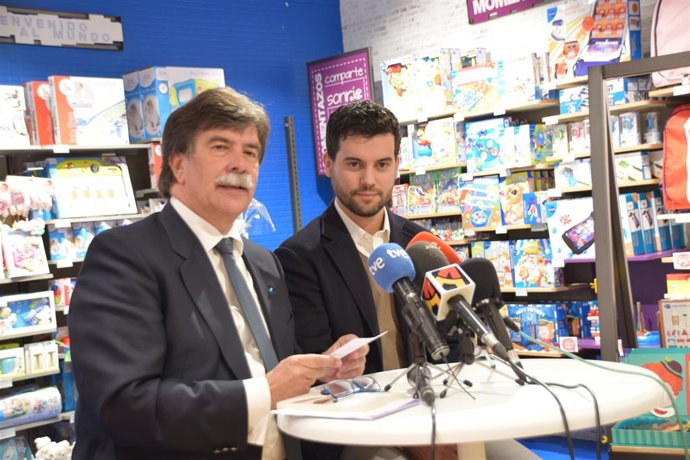 El psicólogo Javier Urra y el director de negocio y marketing, Félix A. Tena.