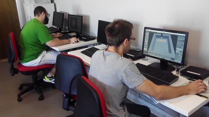 Jóvenes durante uno de los talleres