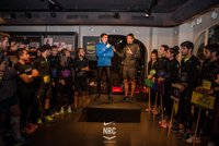 Hortelano comparte una sesión de entrenamiento con futuras promesas del atletismo