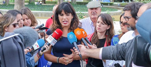 Teresa Rodríguez en declaraciones a los periodistas