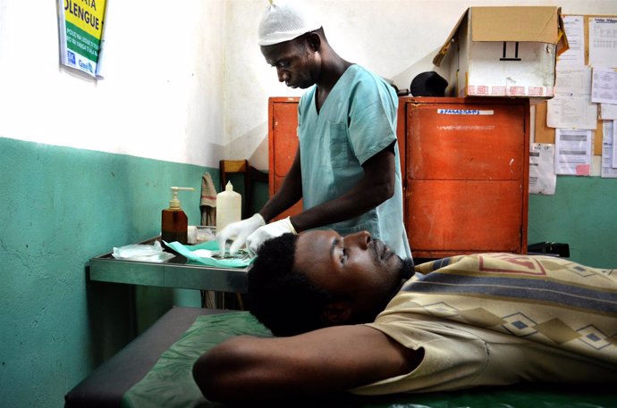 Un hombre es atendido tras ser herido con un machete en República Centroafricana