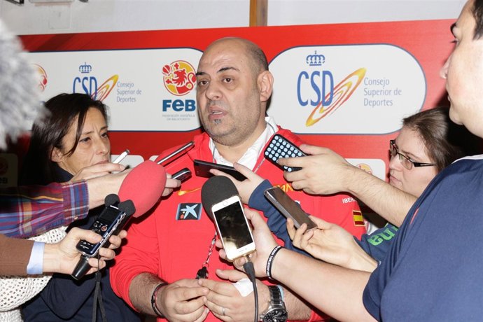 El seleccionador español femenino de baloncesto Lucas Mondelo