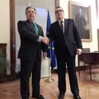 Interior destaca el "clima altamente positivo" del primer encuentro de Zoido con el conseller catalán Jordi Jané