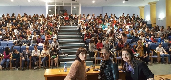 En el encuentro en Rioja han participado un centenar de estudiantes.