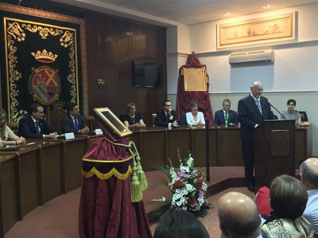 Eslava Galán reciba la Medalla de Oro de la Ciudad de Arjona