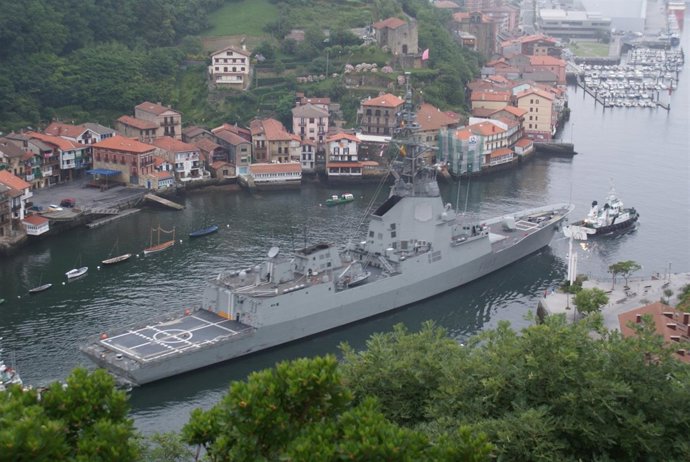 NOTA DE PRENSA ESCALA DEL B.A.A GALICIA Y FRAGATA BLAS DE LEZO EN MALAGA