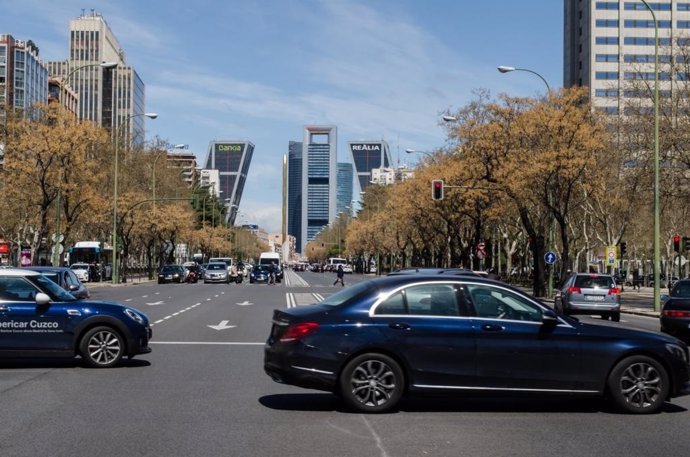 Coches, tránsito, Castellana, tráfico, contaminación, Madrid, torres, edificios