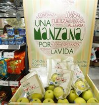 La campaña 'Una manzana por la Vida' supera con éxito la cifra del año pasado vendiendo casi 50.000 manzanas solidarias