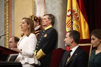 Ana Pastor pide a los parlamentarios "altura de miras" y "no romper puentes nunca"