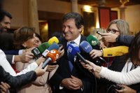 Javier Fernández asegura que el PSOE revisará los PGE aunque ve "pocas posibilidades" de que los apoyen 