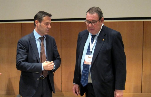 Javier Ramírez junto al presidente de la CEHAT, Juan Molas, en Salamanca.