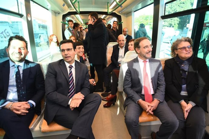 El consejero de Fomento asiste con alcaldes a las pruebas dinámicas del metro