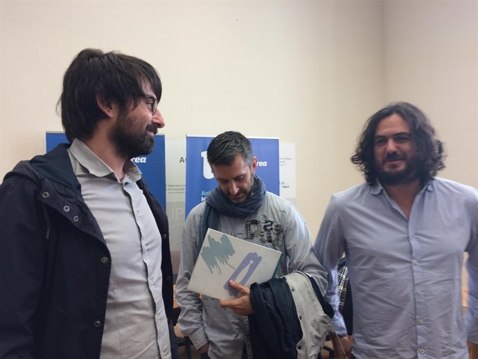 Diputados de En Marea, Antón Sánchez y Marcos Cal, junto Fins Eirexas de Adega