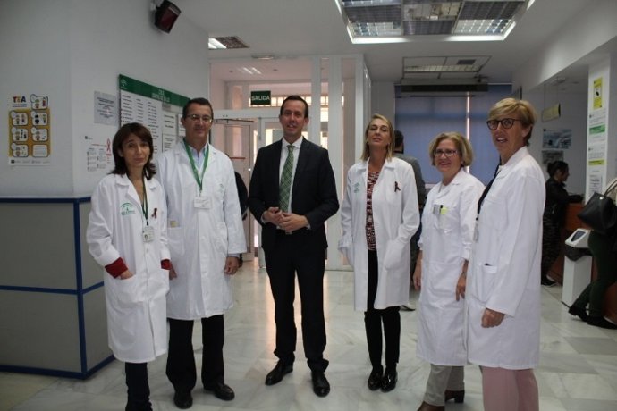 El delegado de Salud de Almería en un centro de salud