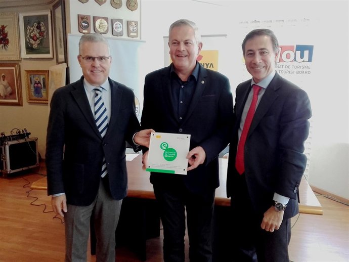 La ACT entrega el sello de turismo deportivo al Club Náutico de Salou