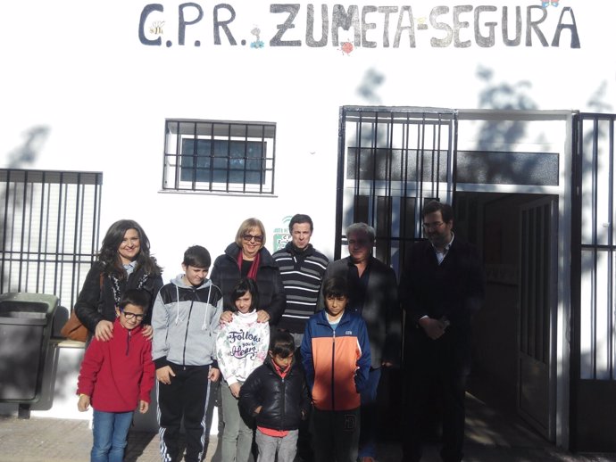 Adelaida de la Calle, en el colegio público rural Alto Segura. 