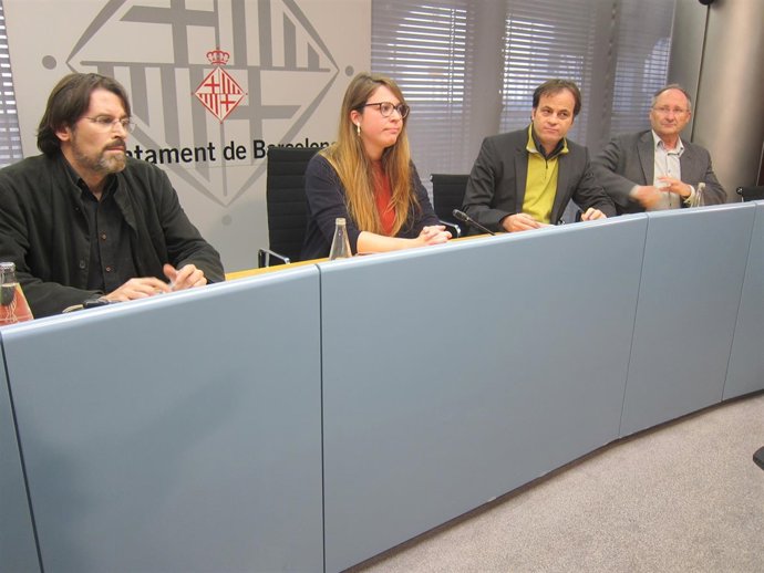 Los tenientes de alcalde J.Sanz y J.Asens; el comisionado Frederic Ximen