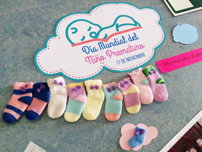 El CHN celebra el Día de la Prematuridad con un reparto simbólico de patucos. 