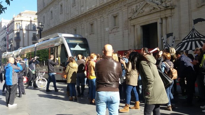 Trabajadores de Pascual protestan a las puertas del SAS