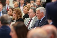 Felipe González ve "con fuerza" a Susana Díaz pero evita apoyarla porque “la fastidiaría”