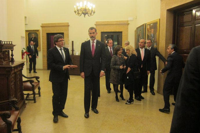 C.Puigdemont, Rey Felipe, J.Gay de Montellà (Fomento), vicepta.S.S.De Santamaría