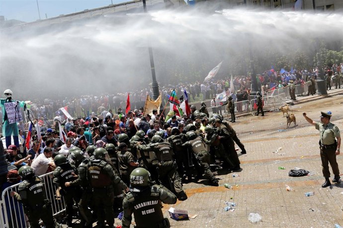 Manifestación de funcionarios en Chile