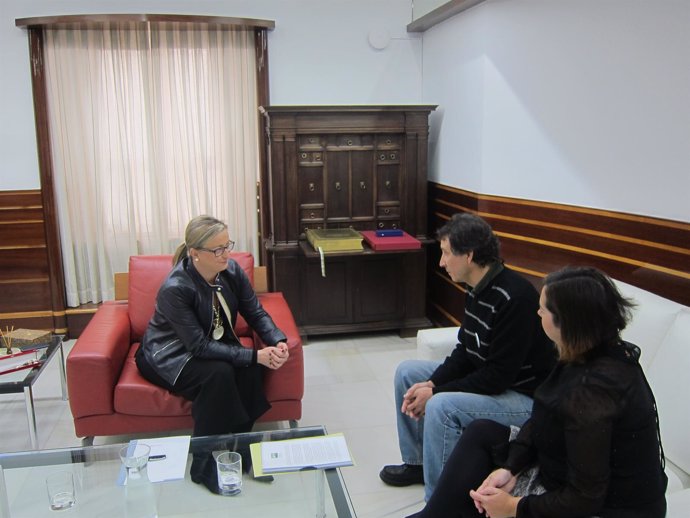 Reunión entre Blanca Martín y Plataforma de Refugiados Extremadura
