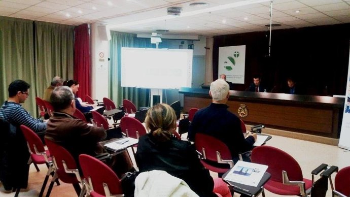 La conferencia acogió una veintena de profesionales