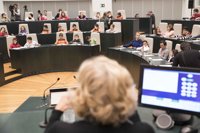 Niños madrileños piden a Carmena más becas sociales, "papeleras chulis" y un día de limpieza general en la capital