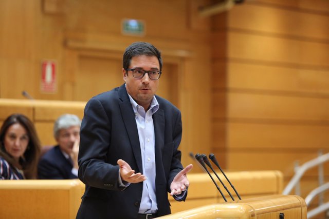 Óscar López en el Senado