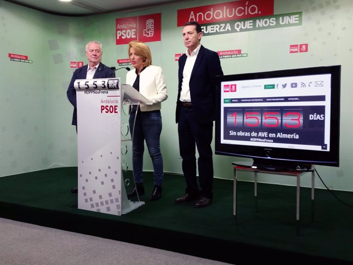 Rueda de prensa sobre el AVE, en la sede del PSOE