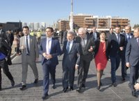 Alcalde de Granada pide "cautela" sobre el Brexit tras las gestiones de Málaga