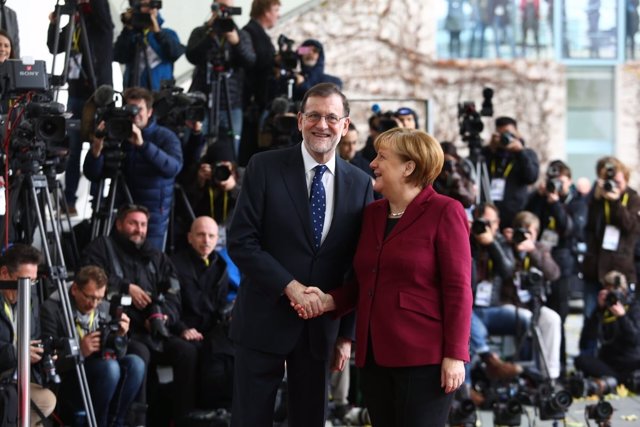 Rajoy y Merkel se reúnen en Berlín