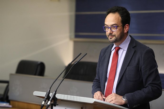 Rueda de prensa de Antonio Hernando en el Congreso