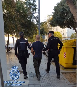 NP: Detenido En Cádiz Por Incendios Contenedores Y Papeleras