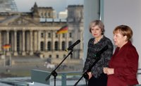 May asegura a Merkel que los preparativos para activar el Brexit van según lo previsto