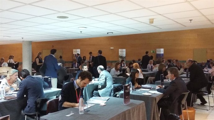 FOTOGRAFÍAS. LOS OPERADORES ESPECIALIZADOS REALIZAN 1.800 CONTACTOS COMERCIALES 