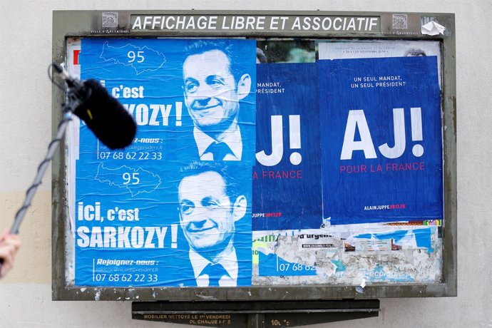 Carteles electorales de Sarkozy y Juppé para las primarias
