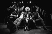 León Benavente: "Muy pocas etiquetas definen cuál es el estilo musical que hacemos"