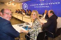 Cifuentes: "Mi crítica era al gobierno de Andalucía, que fríe a impuestos a los andaluces"