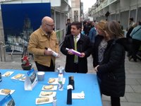 Vigo degusta el Primer Aceite de Jaén con un millar de tostadas "regadas" con virgen extra