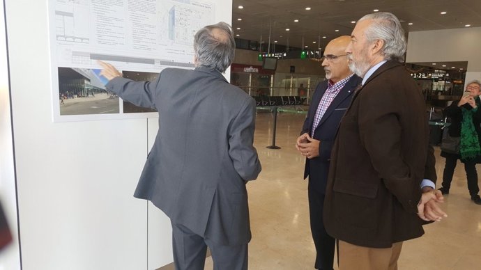 Julio Gómez-Pomar asiste a la inauguración de la nueva sala de embarque de Sants