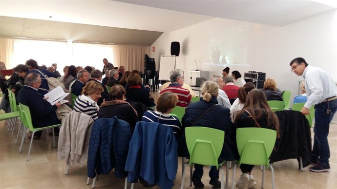 Técnicos impartiendo el curso formativo