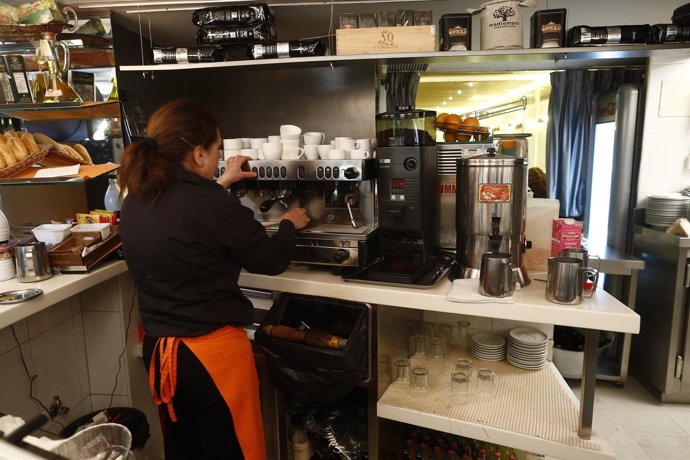 Trabajador, Trabajando, Camarero, Bar, Autónomo, Consumo, Cafetería