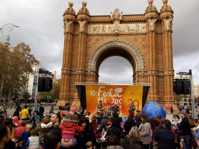 13 Festa Pel Joc Y El Lleure En Català En El Paseo Lluís Companys De Barcelona 