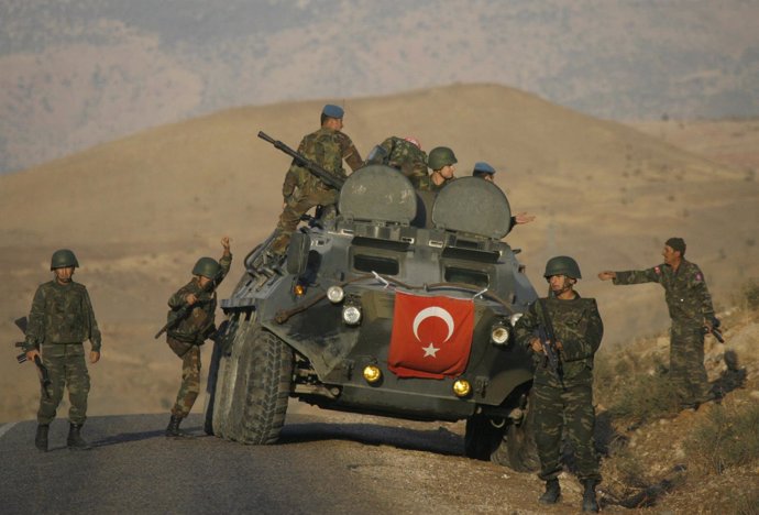 Militares turcos de patrulla