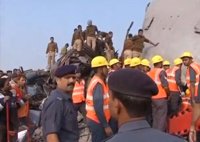 Ascienden a 145 los muertos por el descarrilamiento de un tren en India